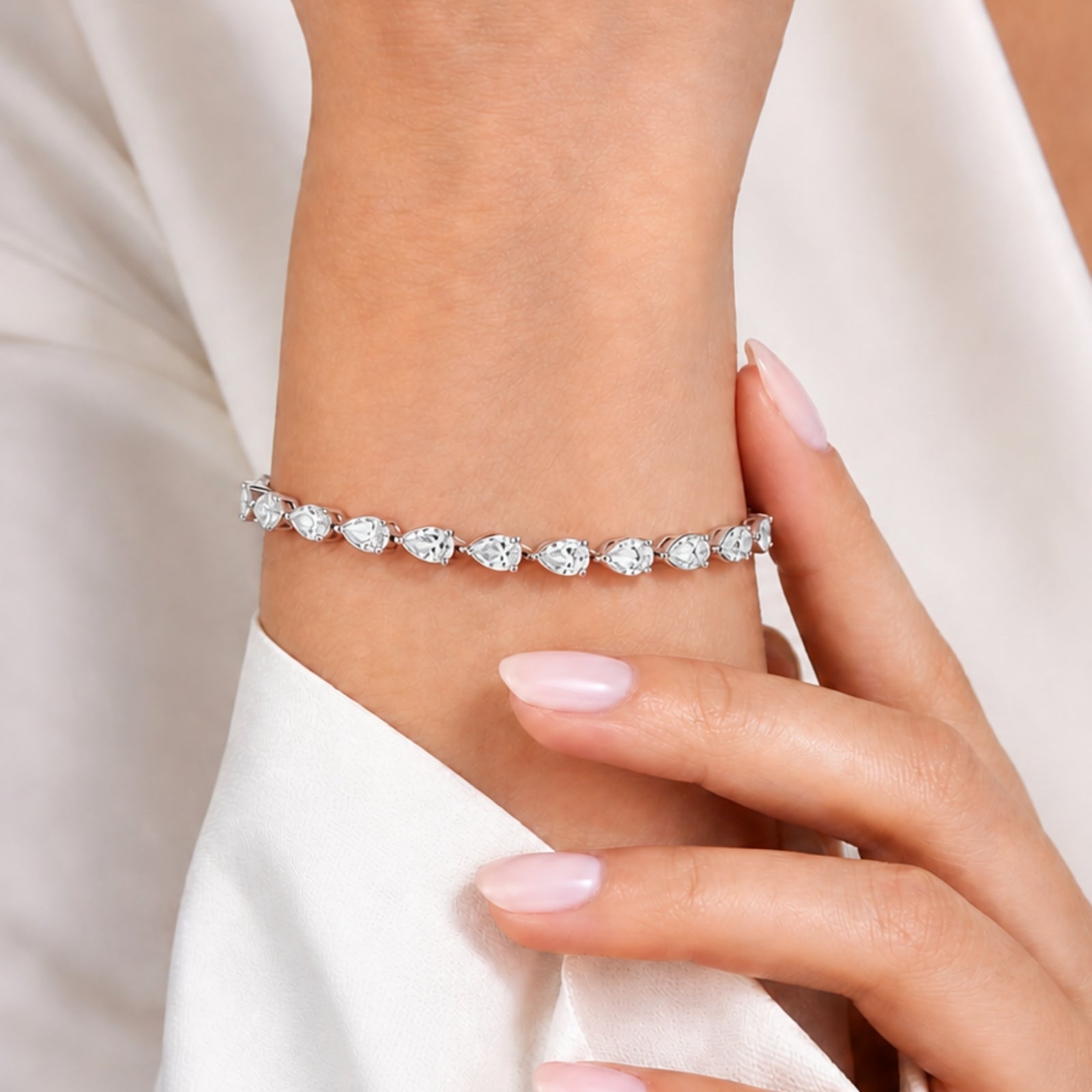 2.00 - 12.00 Carat Carat T.W. Pear-cut Lab Grown Diamond (F/VS+) 14K Gold Bracelet - Assorted Colors & Carat