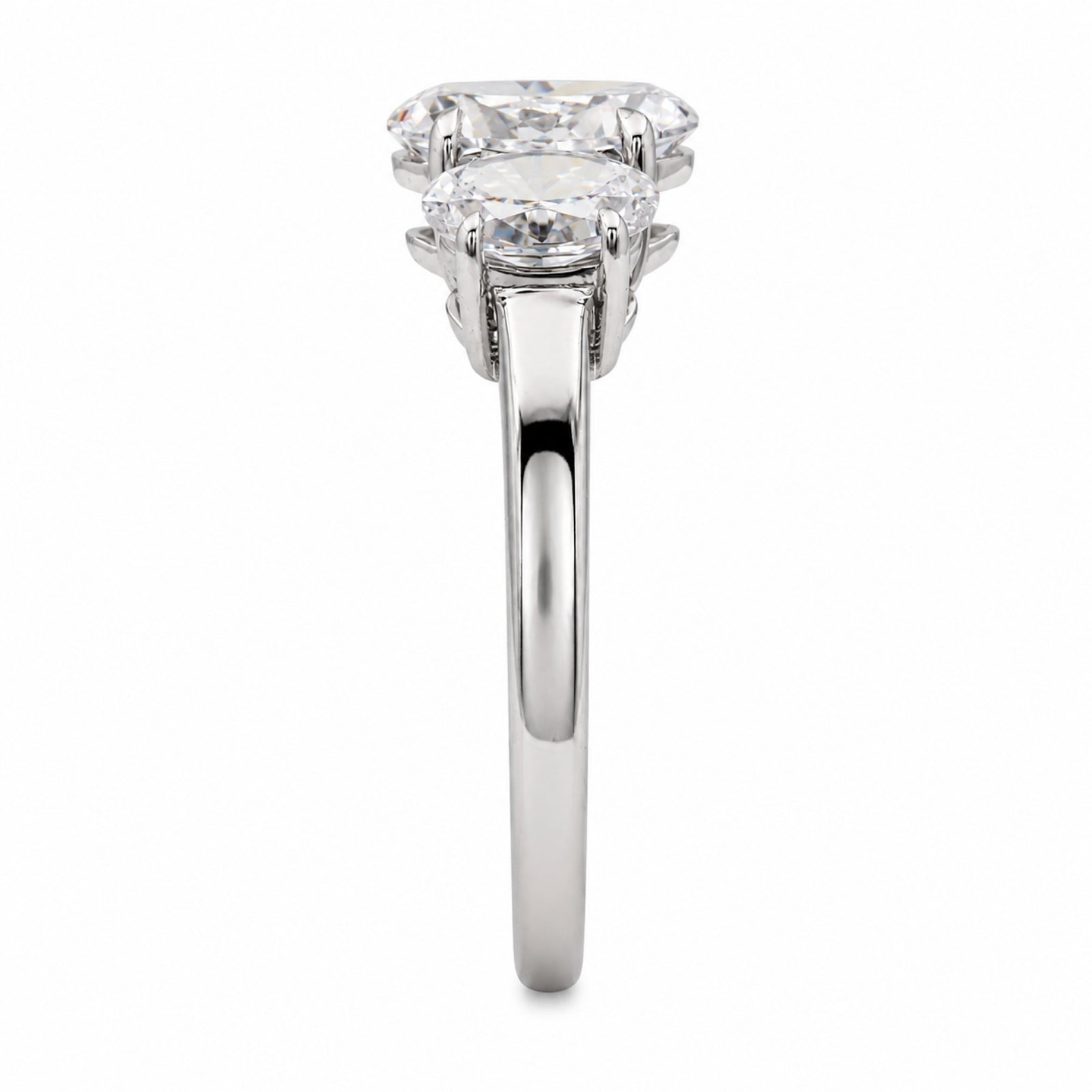 2.00-5.00 Carat T.W. Oval-cut Lab Grown Diamond (F/VS+) 14K Gold 3 Stone Ring